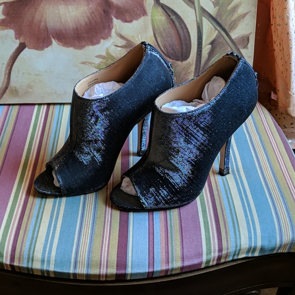 Beautiful Badgley Mischka Booties